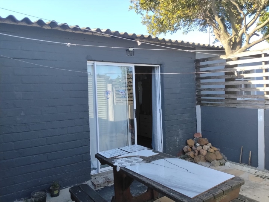 1 Bedroom Property for Sale in Hanover Park Western Cape